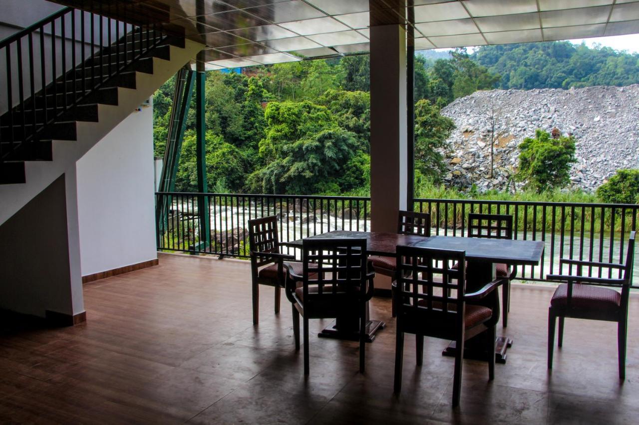 Adventure Base Camp Hotel Kitulgala Buitenkant foto